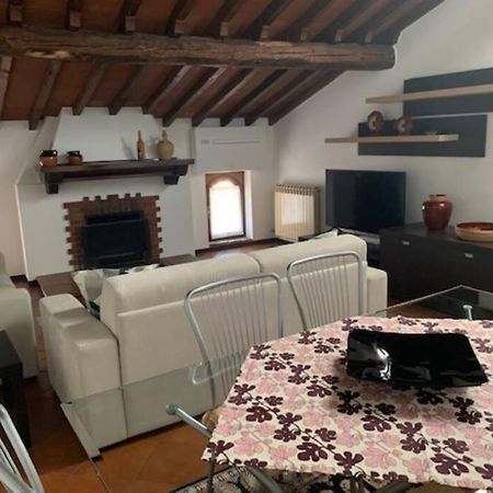 Daisy House: Nice Attic In The Historical Center Salo Exterior photo